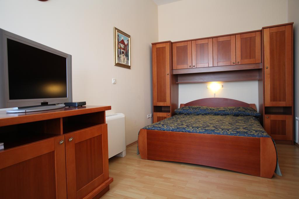 Studio Apartmani Bijeli Delfin Biograd Na Moru Chambre photo