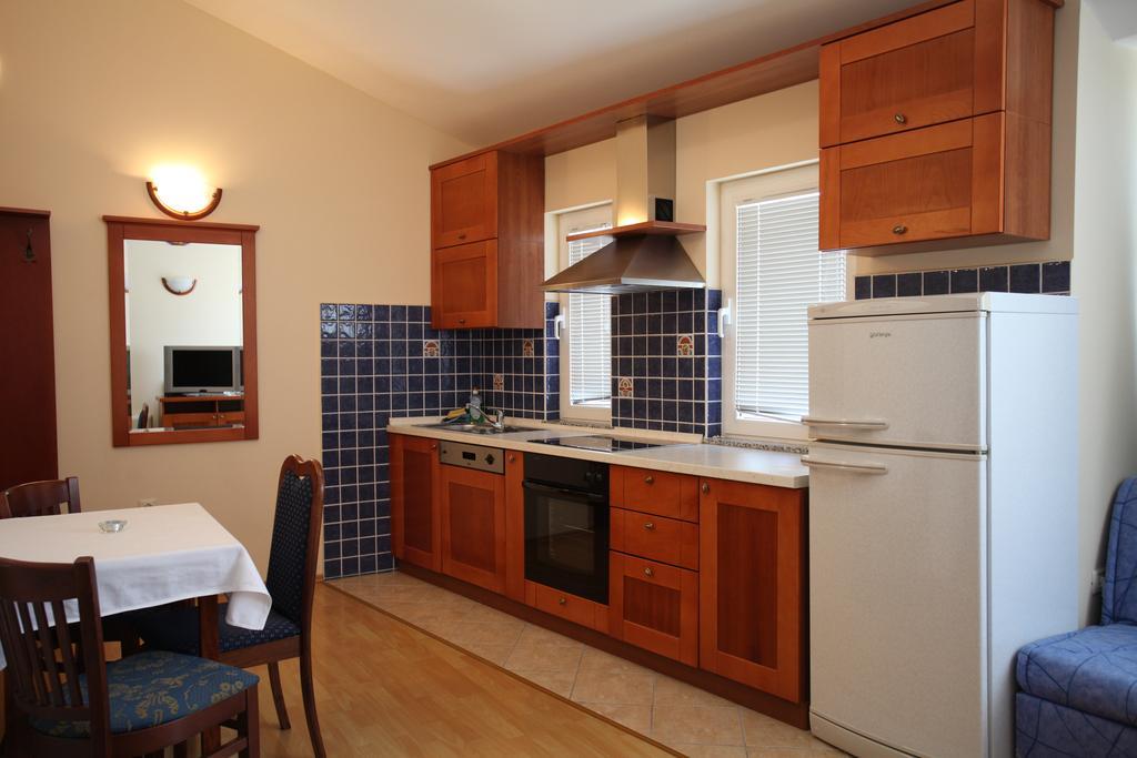 Studio Apartmani Bijeli Delfin Biograd Na Moru Chambre photo