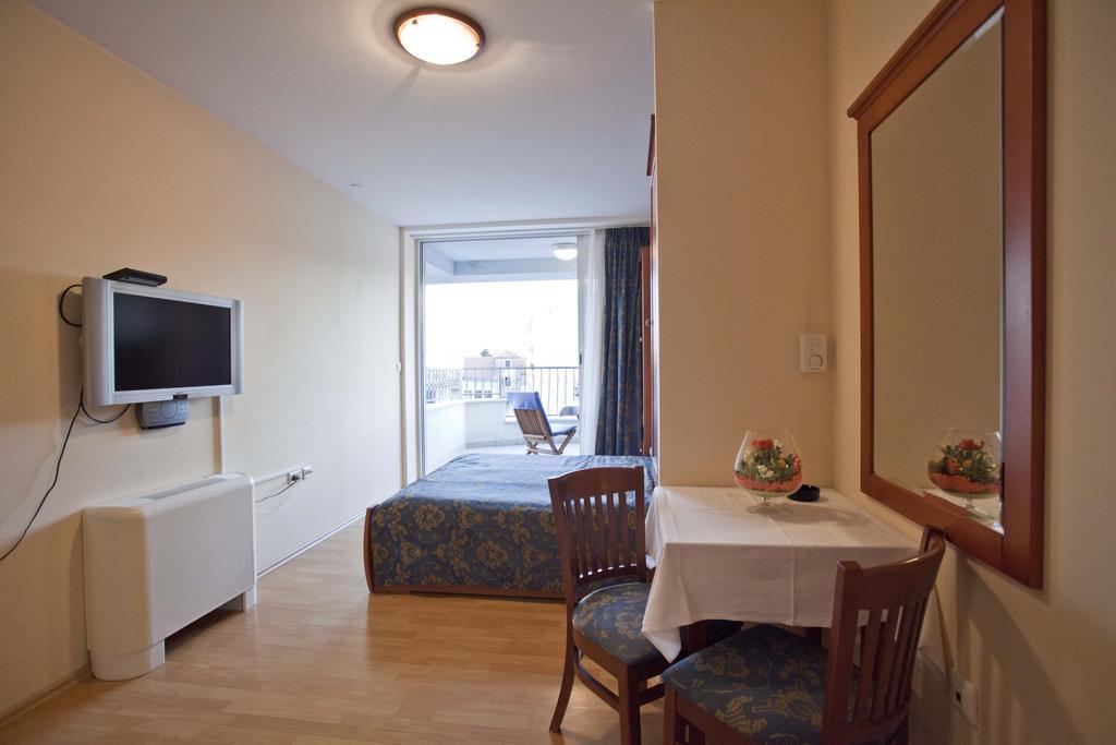 Studio Apartmani Bijeli Delfin Biograd Na Moru Chambre photo