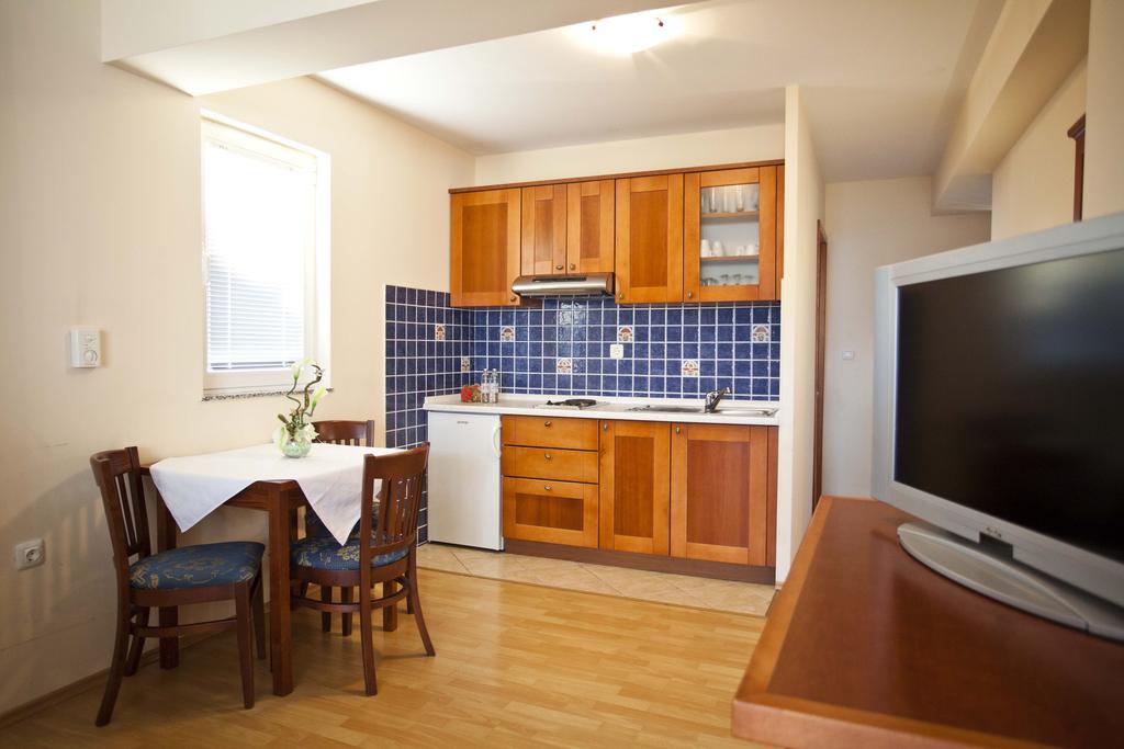 Studio Apartmani Bijeli Delfin Biograd Na Moru Extérieur photo