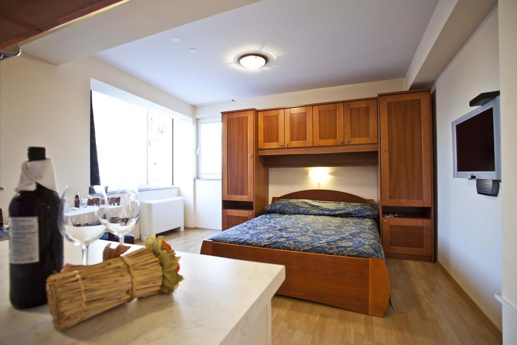Studio Apartmani Bijeli Delfin Biograd Na Moru Chambre photo