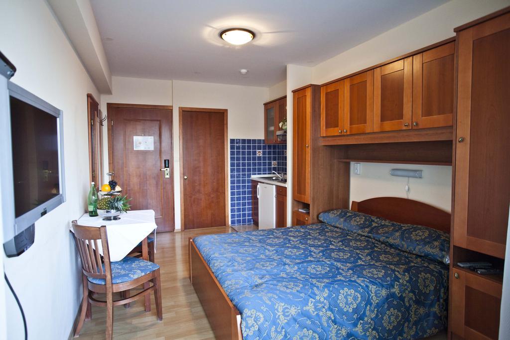 Studio Apartmani Bijeli Delfin Biograd Na Moru Chambre photo