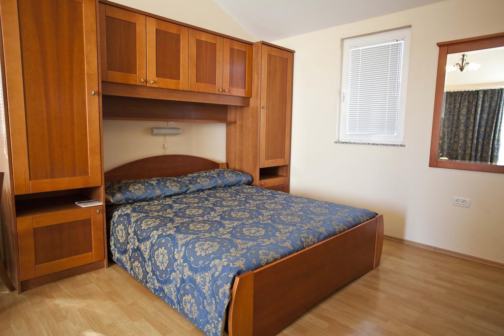 Studio Apartmani Bijeli Delfin Biograd Na Moru Extérieur photo