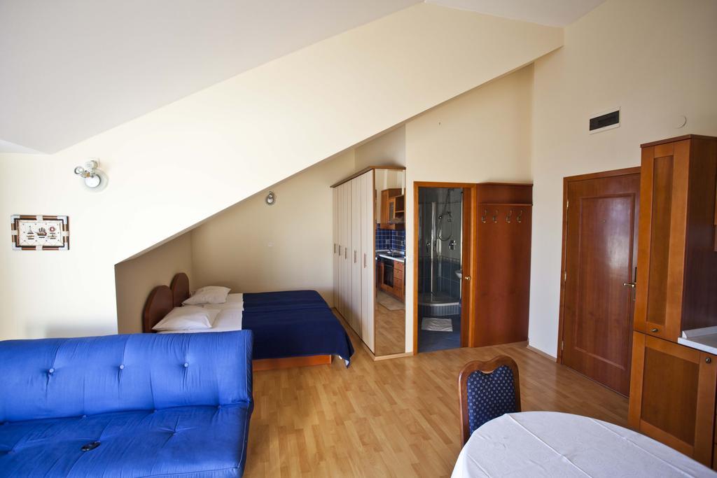 Studio Apartmani Bijeli Delfin Biograd Na Moru Chambre photo
