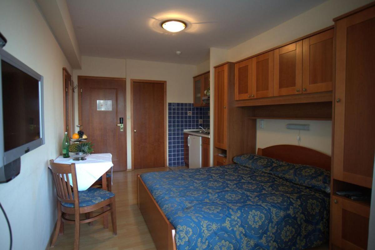 Studio Apartmani Bijeli Delfin Biograd Na Moru Extérieur photo