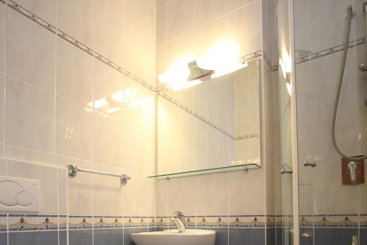 Studio Apartmani Bijeli Delfin Biograd Na Moru Extérieur photo